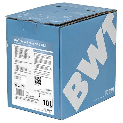 Kartonschachtel in blau mit weißen BWT-Logos. Auf der Vorderseite befindet sich eine Beschreibung zur Behandlung von Trinkwasser sowie Anweisungen und Produktinformationen.